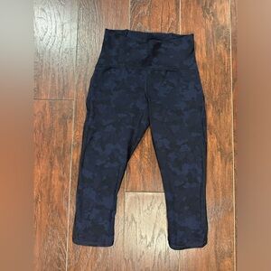 Lululemon Train Times Crop size 4 HighRise 17” Camouflaged Midnight Navy Black